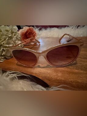 Women's Fashion Sunglasses - Gradient Beige/ Blush Pink Frame